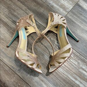 Blue by Betsey Johnson Tee Champagne Glitter Heels size 8
